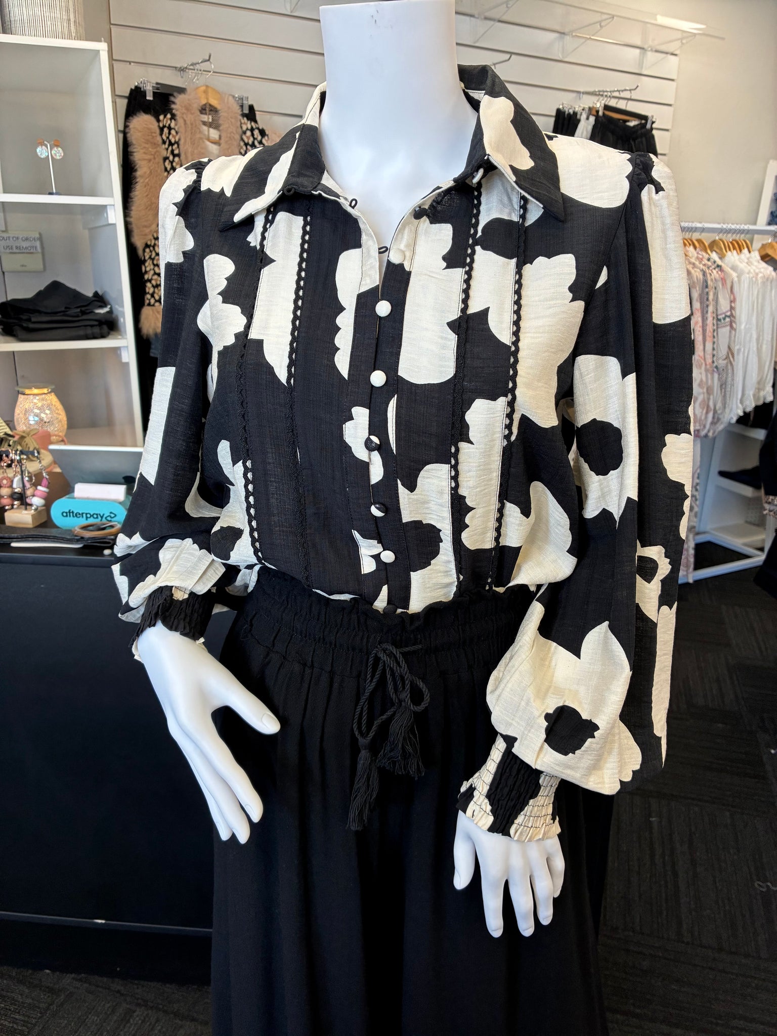 Sara Blouse - Black.